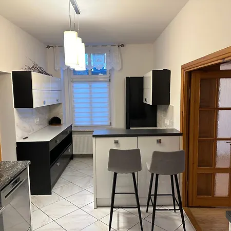 Blisko Krzywej Wiezy Dostep Za Pomoca Kodu Зомбковице-Слёнске