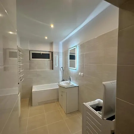 Blisko Krzywej Wiezy Dostep Za Pomoca Kodu Apartmán