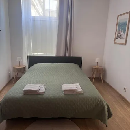 Blisko Krzywej Wiezy Dostep Za Pomoca Kodu Διαμέρισμα Zabkowice Slaskie