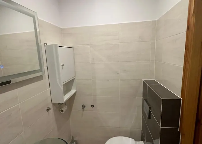 Blisko Krzywej Wiezy Dostep Za Pomoca Kodu Зомбковице-Слёнске