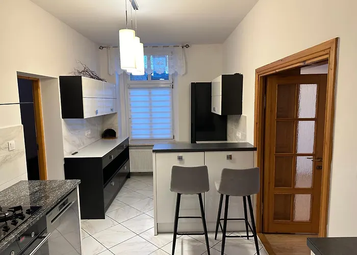 Blisko Krzywej Wiezy Dostep Za Pomoca Kodu Зомбковице-Слёнске